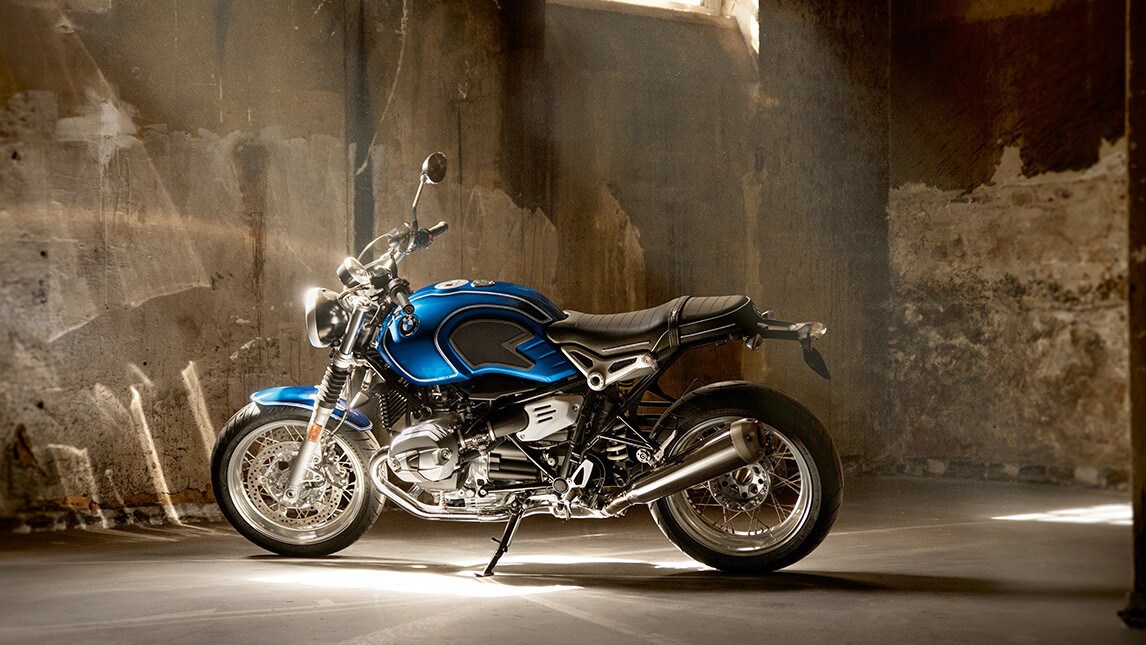 BMW R nineT, la moto che celebra la Serie 5 - LE FOTO