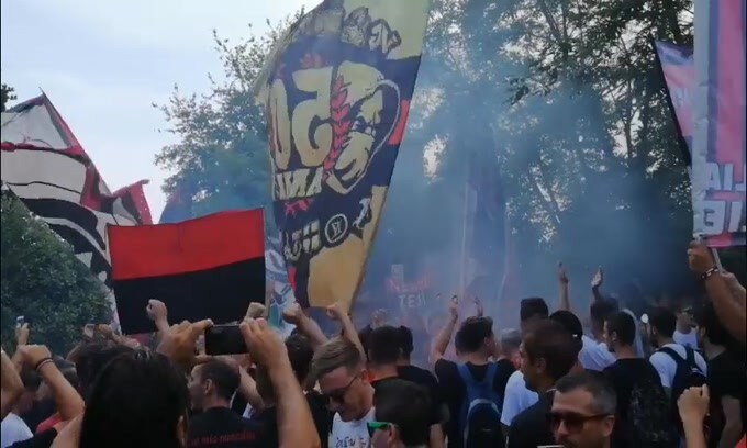 Milan, il tifo rossonero presente al raduno