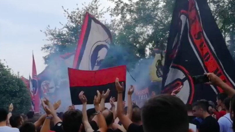 Raduno Milan, che entusiasmo dei tifosi a Milanello