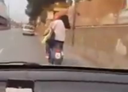 Napoli, se al posto della targa c'è Gesù: VIDEO
