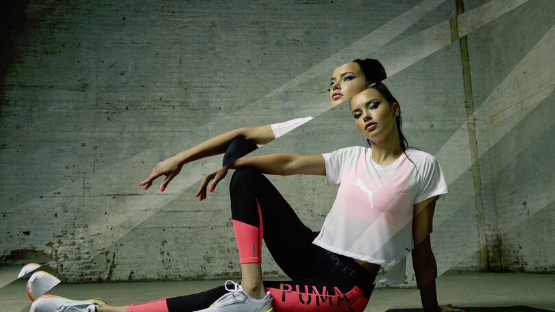Adriana Lima dalla passerella al ring indossando Puma