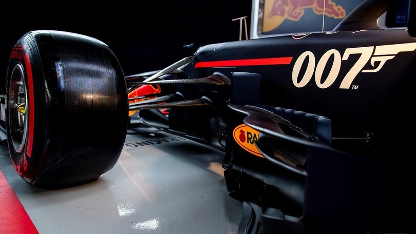 Bond 25 omaggia il circuito di Silverstone