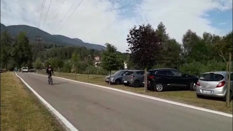 Napoli, Davide Ancelotti arriva in bicicletta