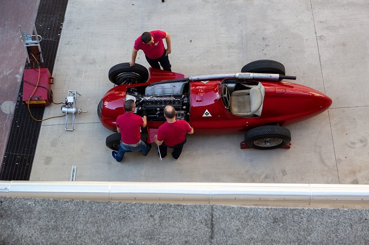 A Silverstone scende in pista la mitica "Alfetta" 159 - Gli scatti