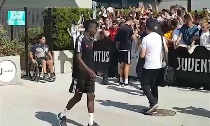 Cr7 e Matuidi lasciano il J-Medical tra le urla dei tifosi