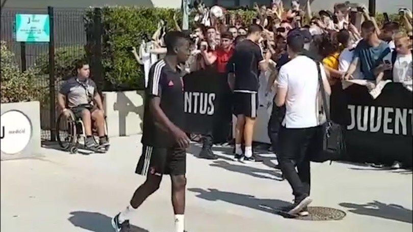 Cr7 e Matuidi lasciano il J-Medical tra le urla dei tifosi