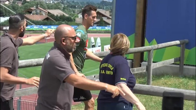 Napoli, per Milik foto e autografi con i tifosi