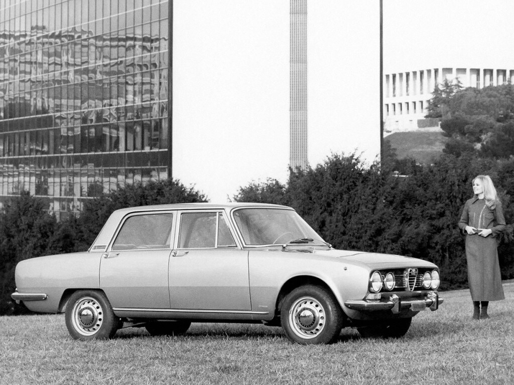 Alfa Romeo 1750: nel 1969 berlina, Spider e GT Veloce