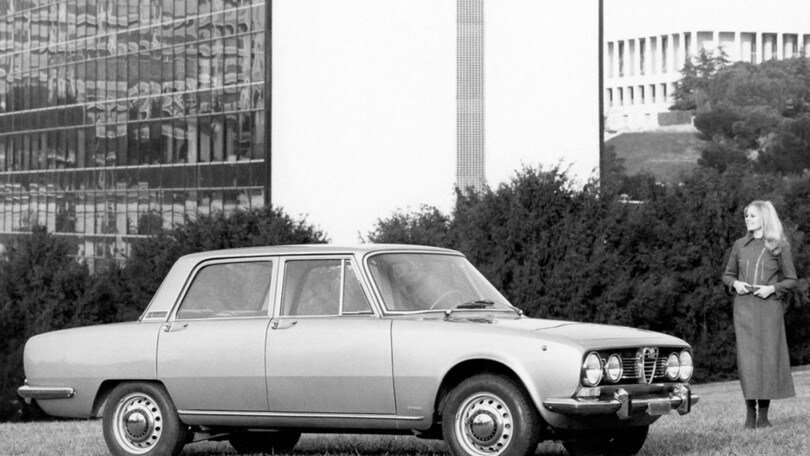 Alfa Romeo 1750: nel 1969 berlina, Spider e GT Veloce