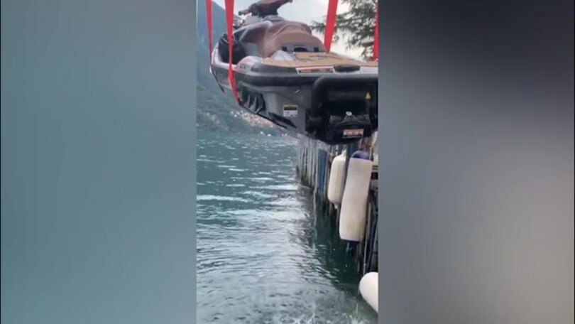Wanda Nara si ribalta con la moto d'acqua
