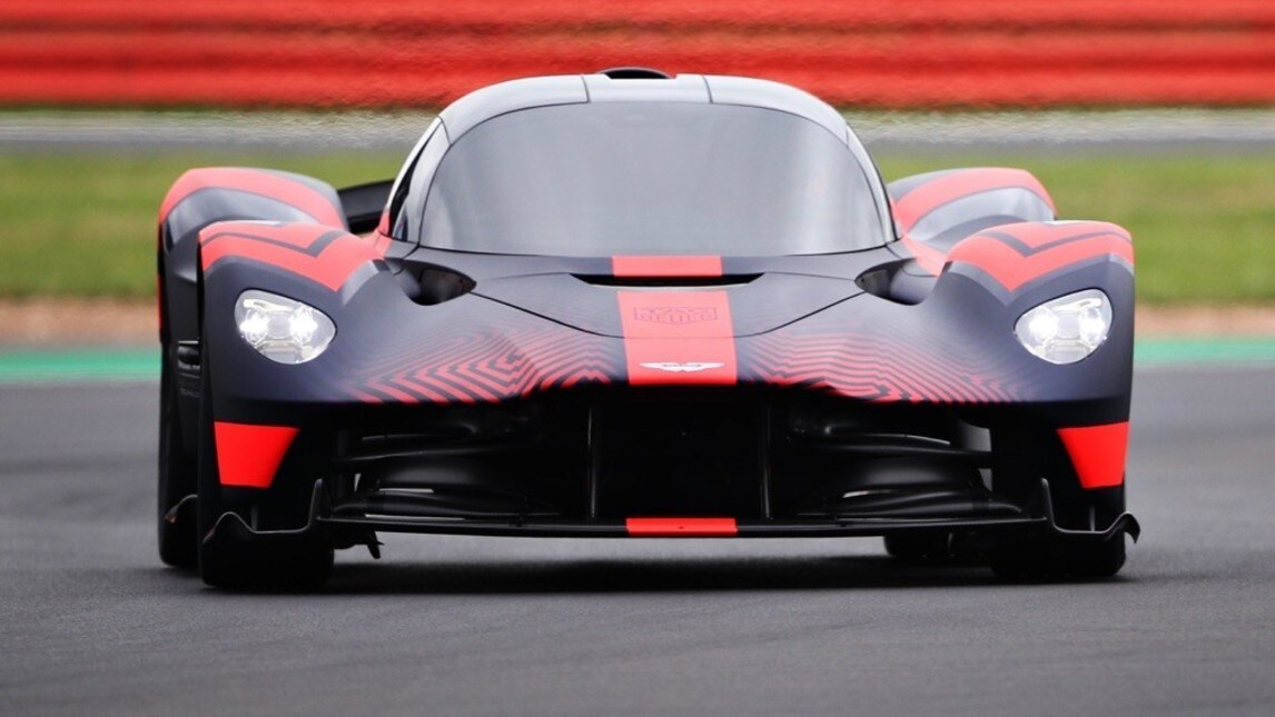 Aston Martin Valkyrie, giro in pista a Silverstone - FOTO