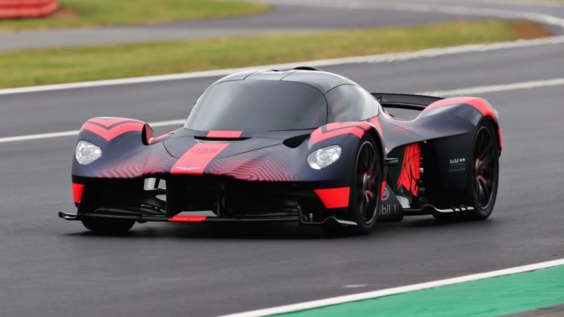 Aston Martin Valkyrie, debutto in pista a Silverstone