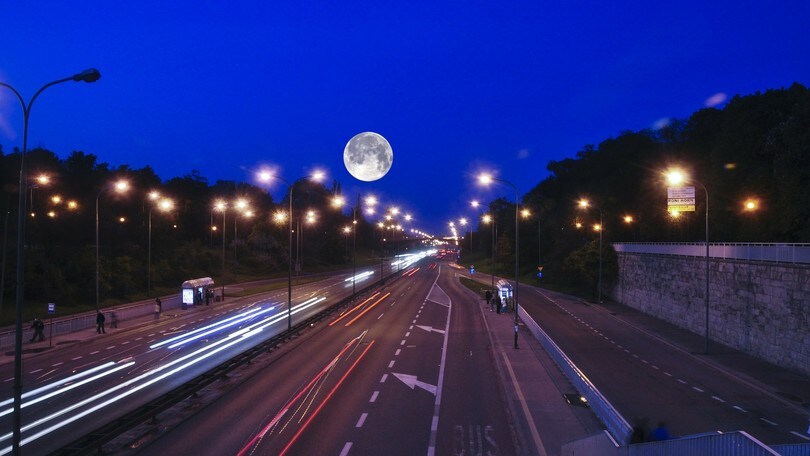 Luna piena: +4% di incidenti su strada