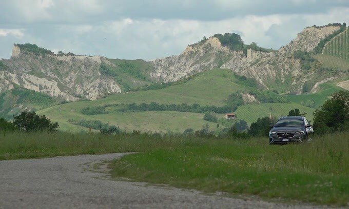 Opel Insigna GSI Sports Tourer: il test su strada VIDEO