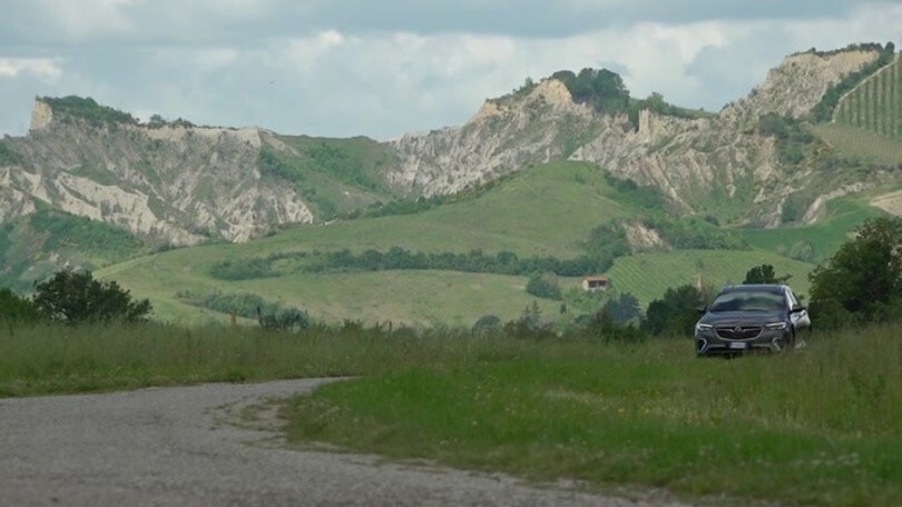 Opel Insigna GSI Sports Tourer: il test su strada VIDEO