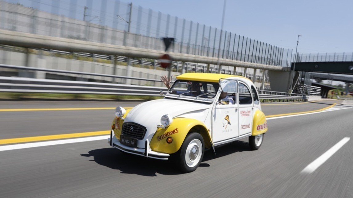 Citroën 2CV, il racconto verso il Raduno del Secolo