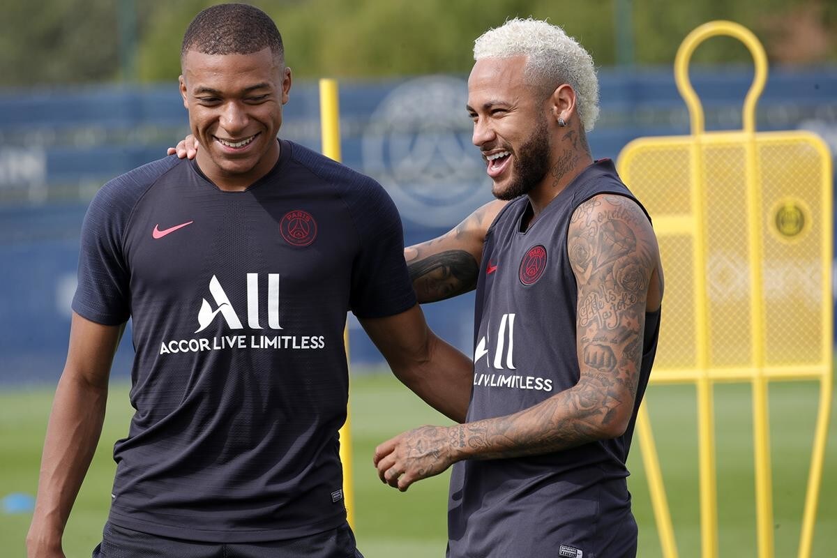 Neymar per la prima volta si allena in gruppo al Psg