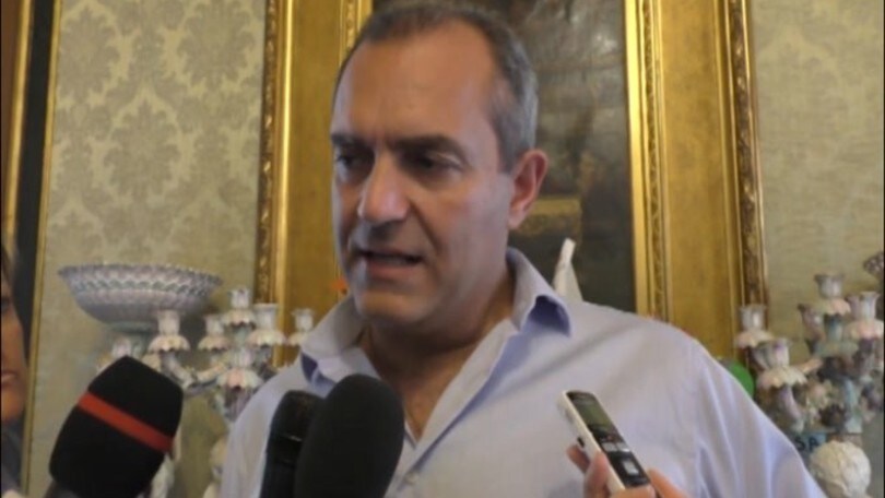 De Magistris: "San Paolo, la firma della convenzione è un grande risultato"