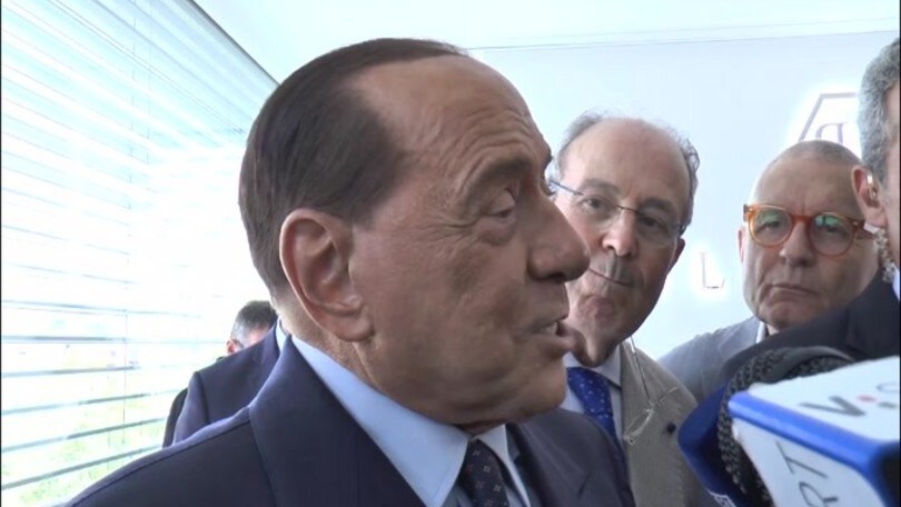 Berlusconi: "Contrario all'abbattimento di San Siro"