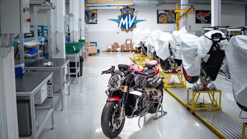 MV Agusta Serie Oro Brutale 1000 e Superveloce 800: gli scatti