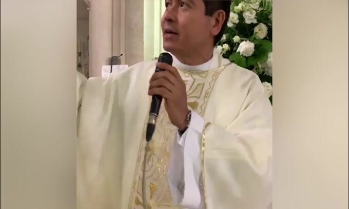 Totti show al matrimonio della cognata: "Siamo su scherzi a parte?"