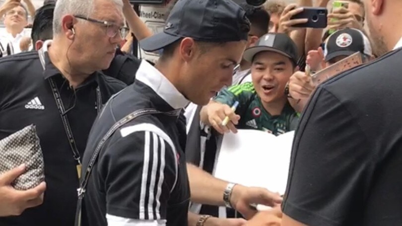 Singapore, pullman Juve e delirio per CR7