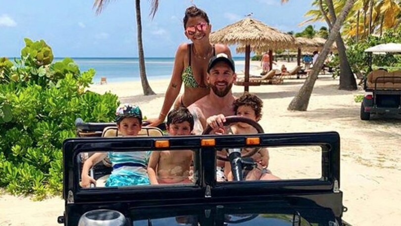 Cristiano Ronaldo segna, Messi nei Caraibi dà spettacolo in spiaggia