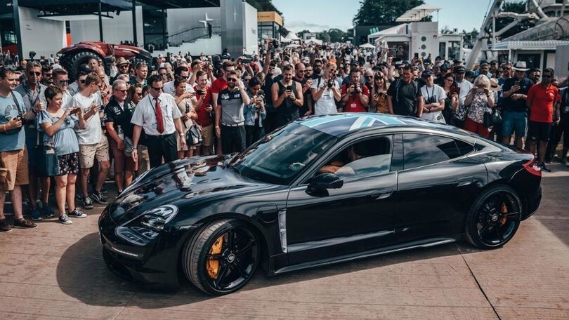 Porsche Taycan, le novità in attesa del debutto a settembre