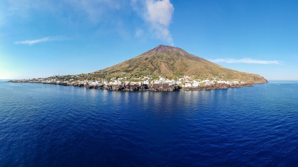 Gli stilisti Dolce e Gabbana vendono il buen retiro di Stromboli