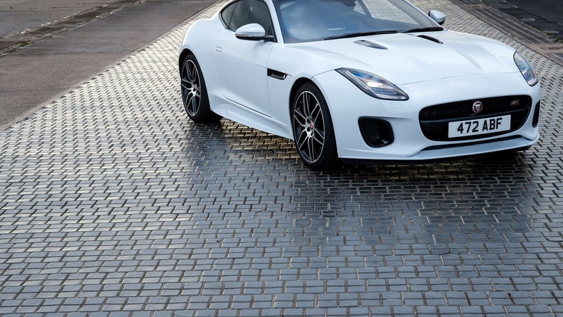 Jaguar F-Type Chequered Flag