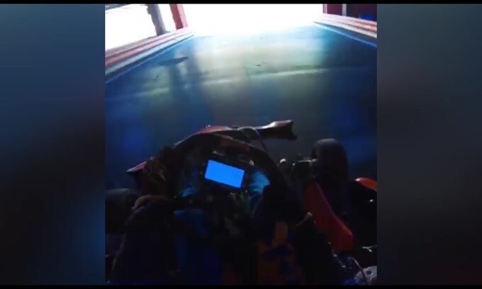 Sainz, show con il Go-Kart