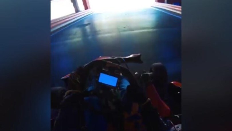 Sainz, show con il Go-Kart