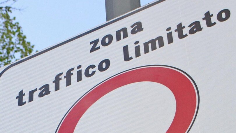 Lucca, automobilista prende 126 multe in 4 mesi: record da 20mila euro