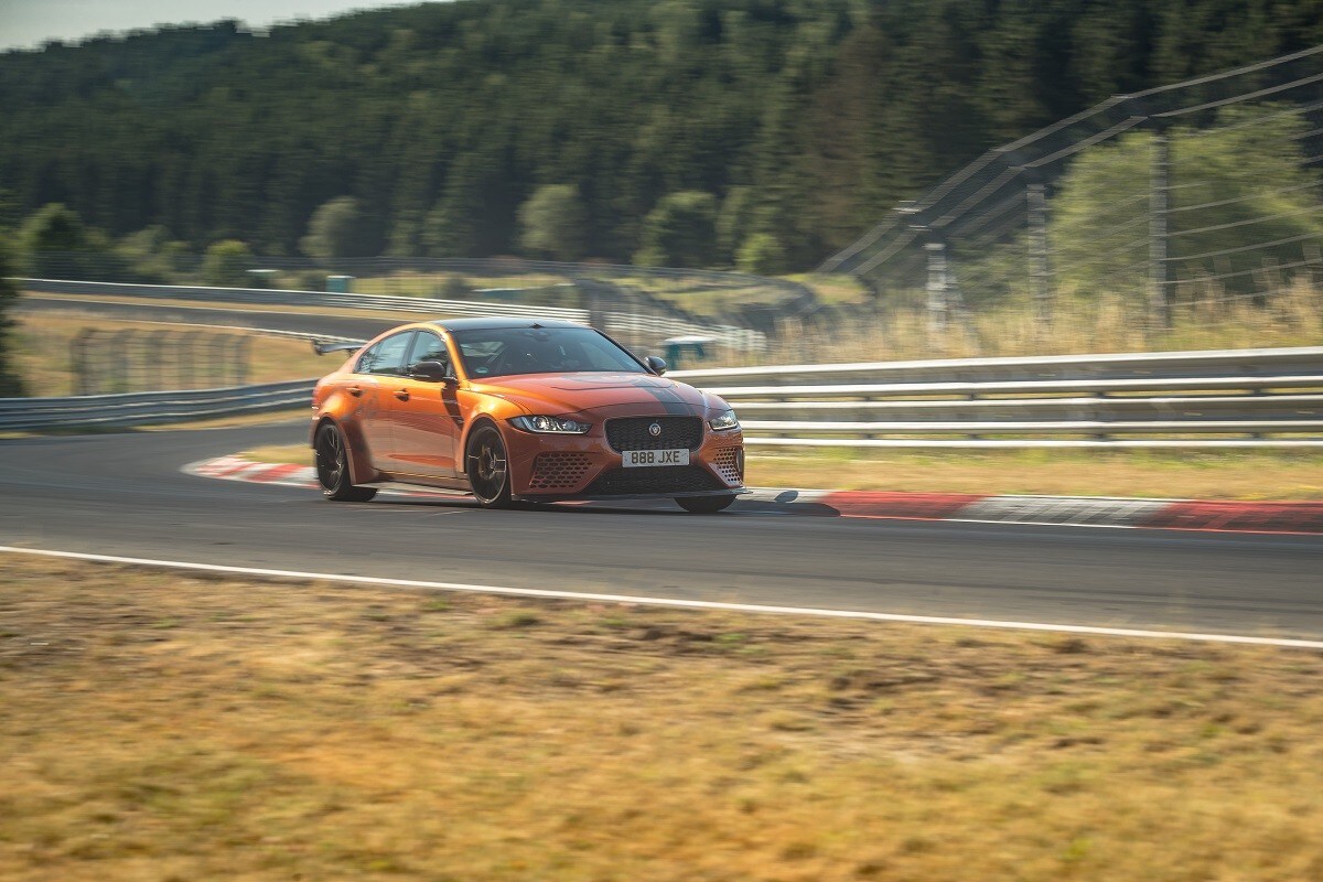 Jaguar XE SV Project 8: gli scatti