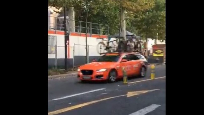 Tour de France, l'autovelox immortala le ammiraglie