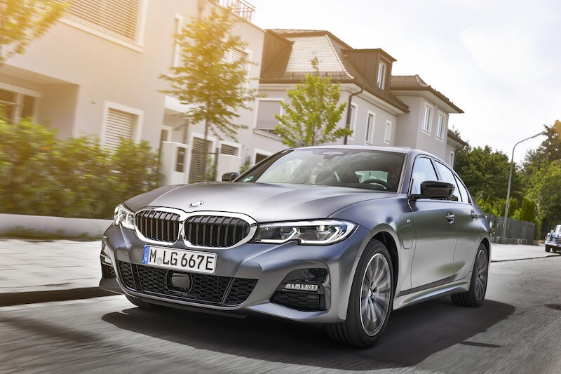 BMW Serie 3 Plug-In Hybrid: gli scatti