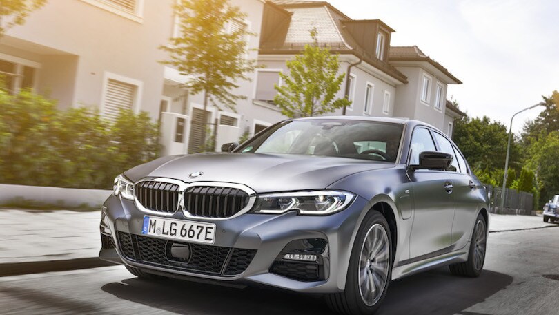 BMW Serie 3 Plug-In Hybrid: gli scatti
