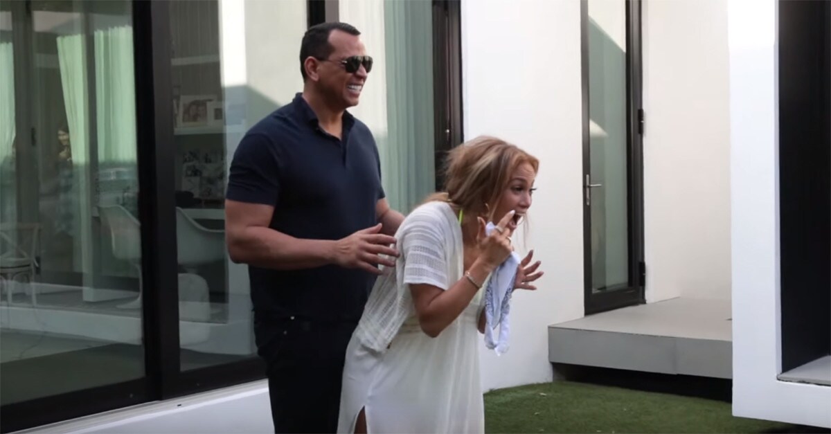 Jennifer Lopez festeggia i 50 anni con una Porsche 911 in regalo
