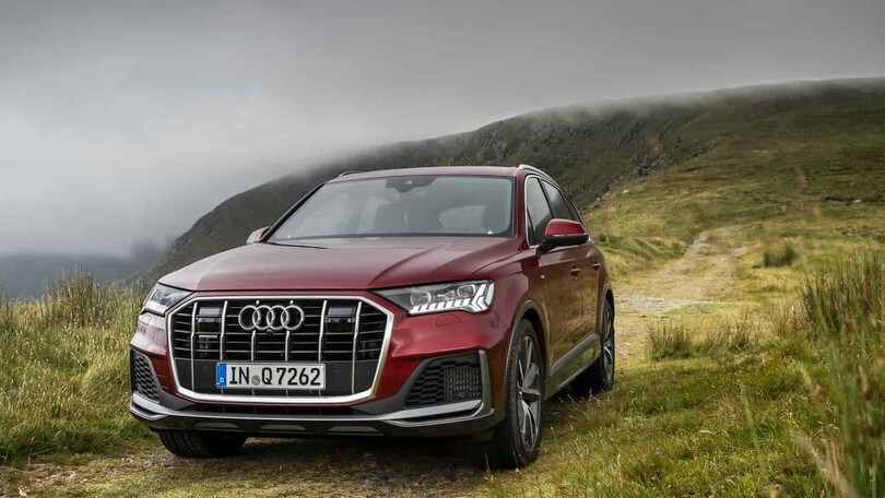 Audi Q7 restyling le immagini della prova su strada