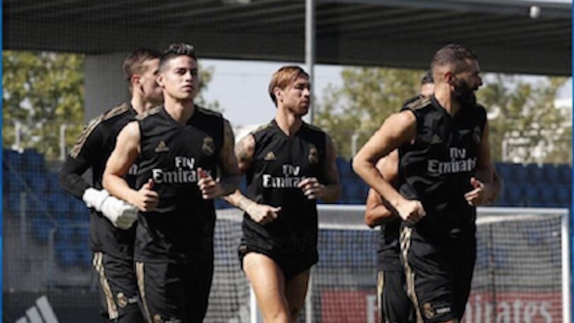 James Rodriguez si allena con il Real, Bale a golf