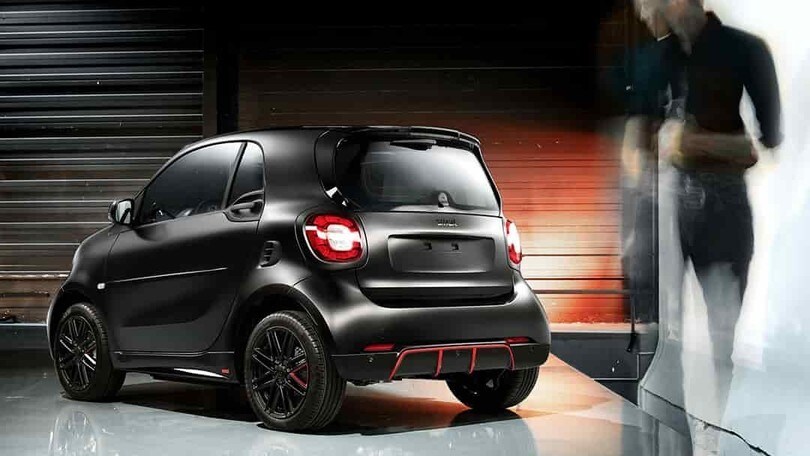 Smart fortwo pureblack presenta due edizioni limitate: EQ e benzina