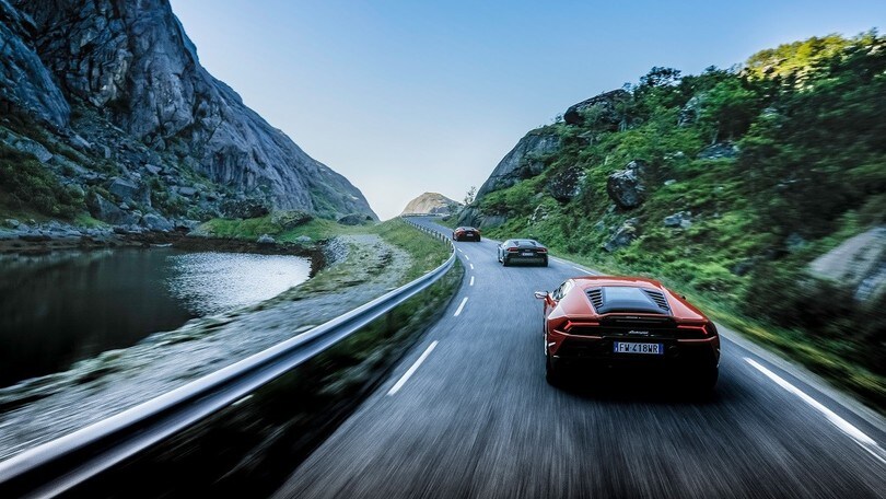 Lamborghini Huracan EVO, che spettacolo al Circolo polare artico: gli scatti