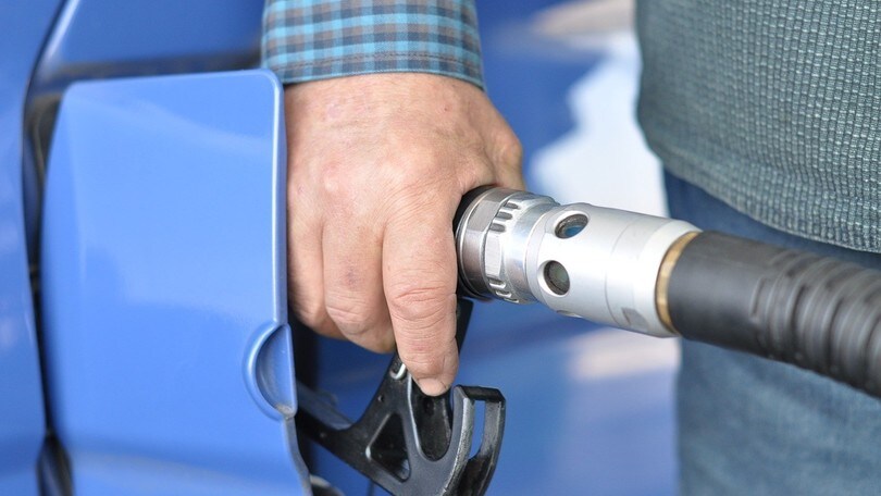 Risparmiare il carburante dell'auto? Ecco 10 trucchetti