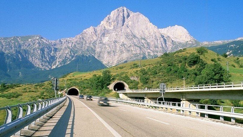 Autostrada A24-A25, previsti aumenti: salta il blocco tariffe