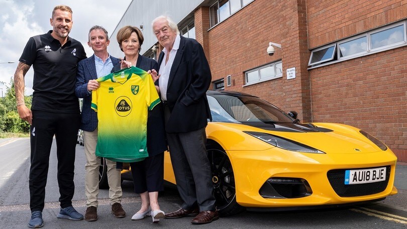 Lotus, partnership col Norwich e nuovo logo: FOTO