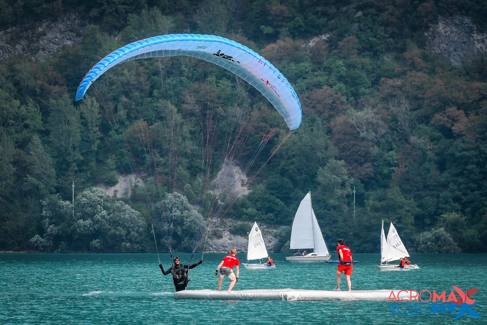 Parapendio acrobatico, la Coppa del Mondo fa tappa in Italia