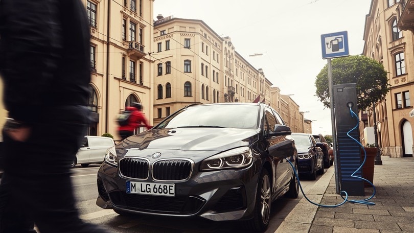 BMW, la Serie 2 Active Tourer 225xe avrà più autonomia