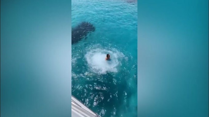 Tuffo in mare per Diletta Leotta!