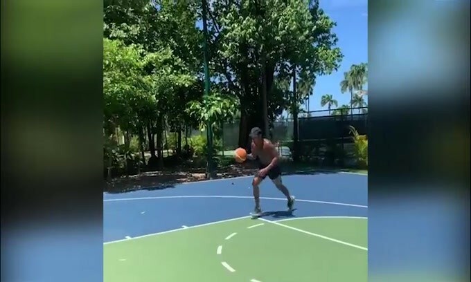 Hamilton, in vacanza si gioca a basket