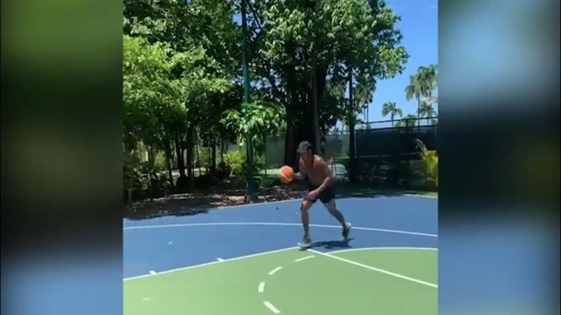 Hamilton, in vacanza si gioca a basket